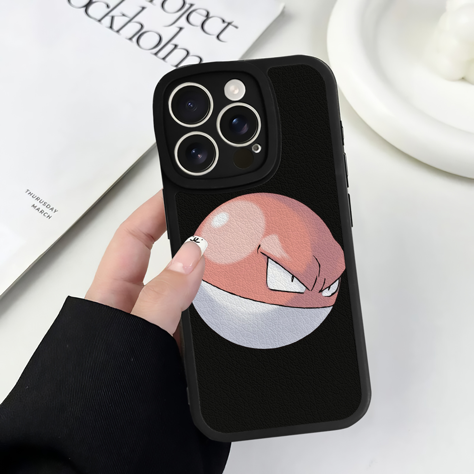 （画像用） ポケットモンスター Pokémon 【iPhone 16シリーズ対応】シリコンスマホケース（レザー調） 材質：シリコン